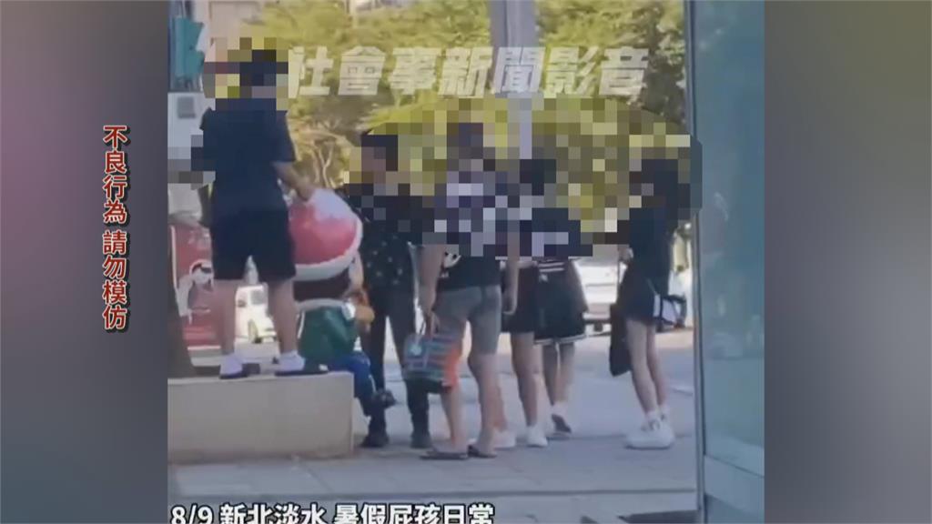 囂張！淡水公園裝置藝術遭惡搞　大型公仔被噴化學噴霧