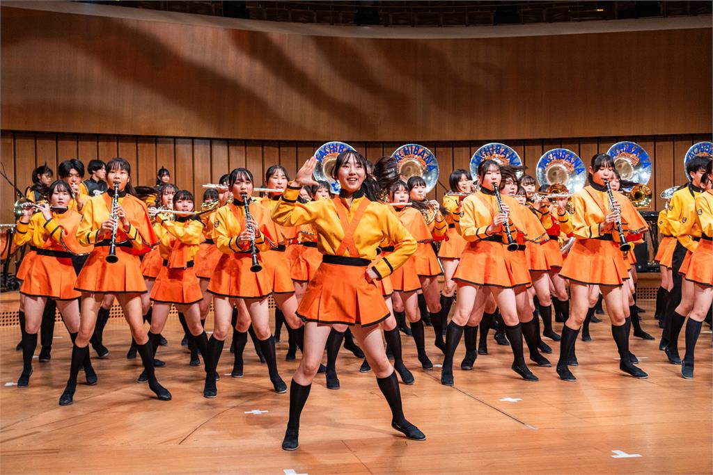 徐懷鈺攜手「橘色惡魔」登《WE ARE》！FLOW合體冰球樂團飆唱「火影」神曲