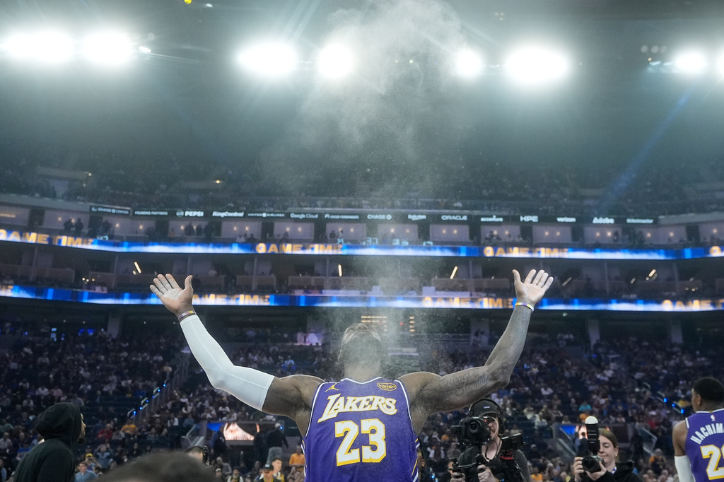 NBA／預告退休年紀？詹姆斯喊「可能打到65歲」：可以場均10分很久
