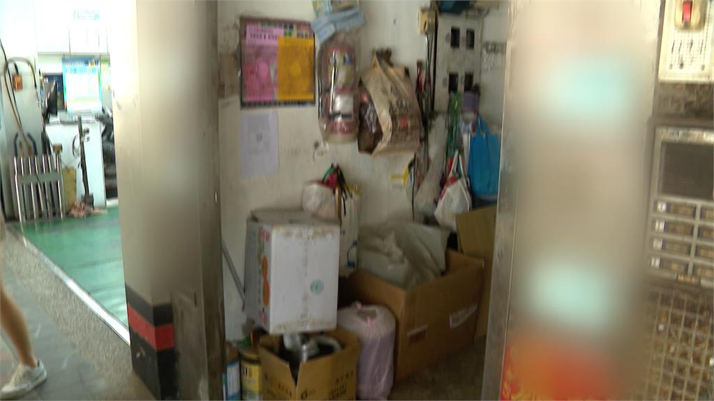 移工闖老公寓頂樓陽台呼呼大睡 屋主嚇壞急報警
