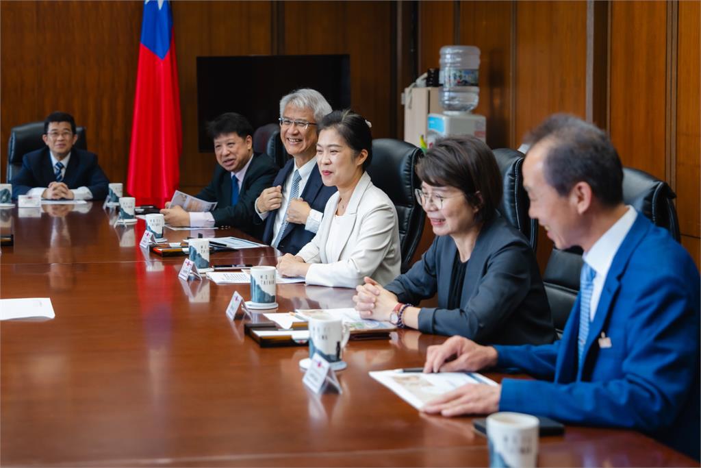 快新聞/從清冠一號到烏克蘭義診 林佳龍:中醫藥是台灣與世界的橋樑