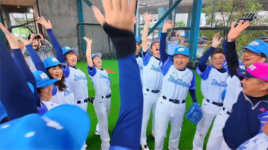 快新聞/新北市府團隊為「雙北世壯運」做準備! 侯友宜特請「這人」當桌球教練