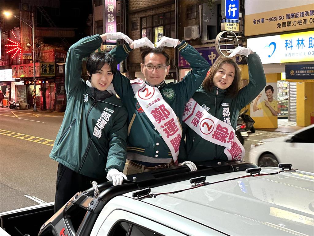 「台版車銀優」回來了!鄭運鵬兒德德突發側拍花絮 禁慾系風格獲網狂讚:又長大了 鄭運鵬17歲「帥兒德德」停更1年回歸!暴改「禁慾系西裝男」網又暈:長大了