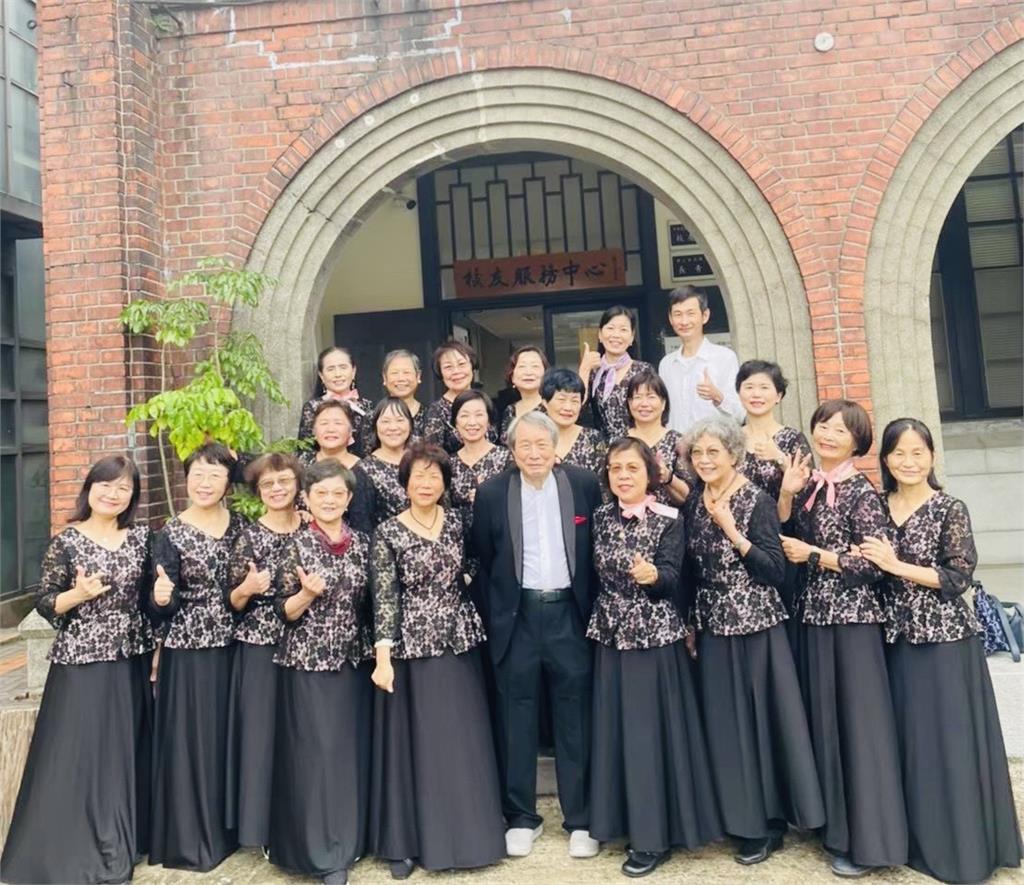 11/27國北教大130年校慶點燈祈福 簡文秀唱平安夜