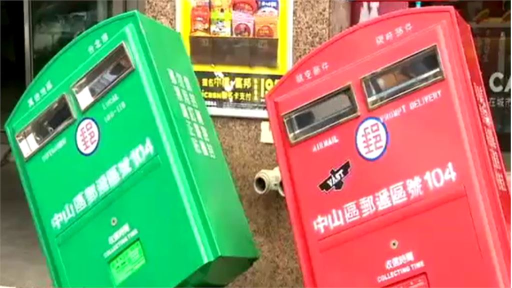 台中紅郵筒遭颱風吹倒！網歪樓「躺平不揪」　中華郵政高EQ神回被讚爆