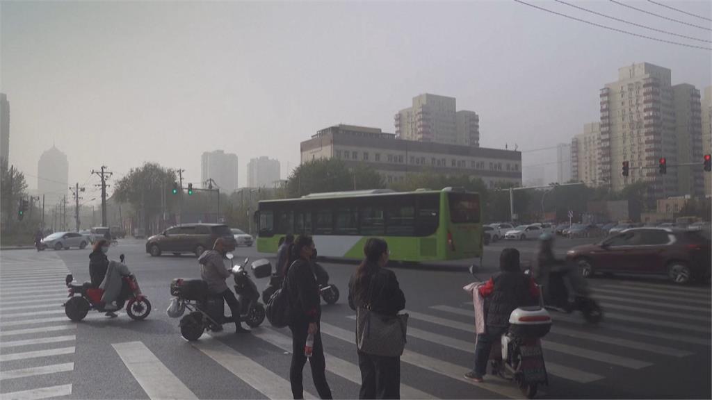 最高級別霧霾警告「重度空污」　中國北京能見度不到50公尺