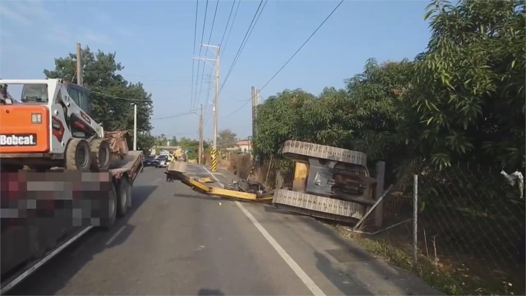 天降橫禍! 貨車上怪手砸死騎士 駕駛自責淚崩