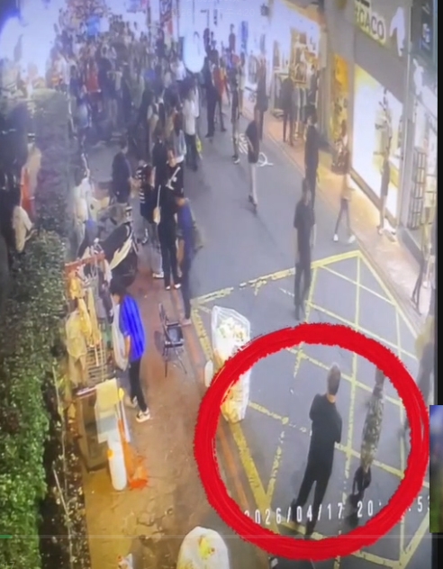 柯文哲遭辣椒水攻擊竟是「分局長出包」！他低頭「1小時噴4次」噴射畫面曝光了