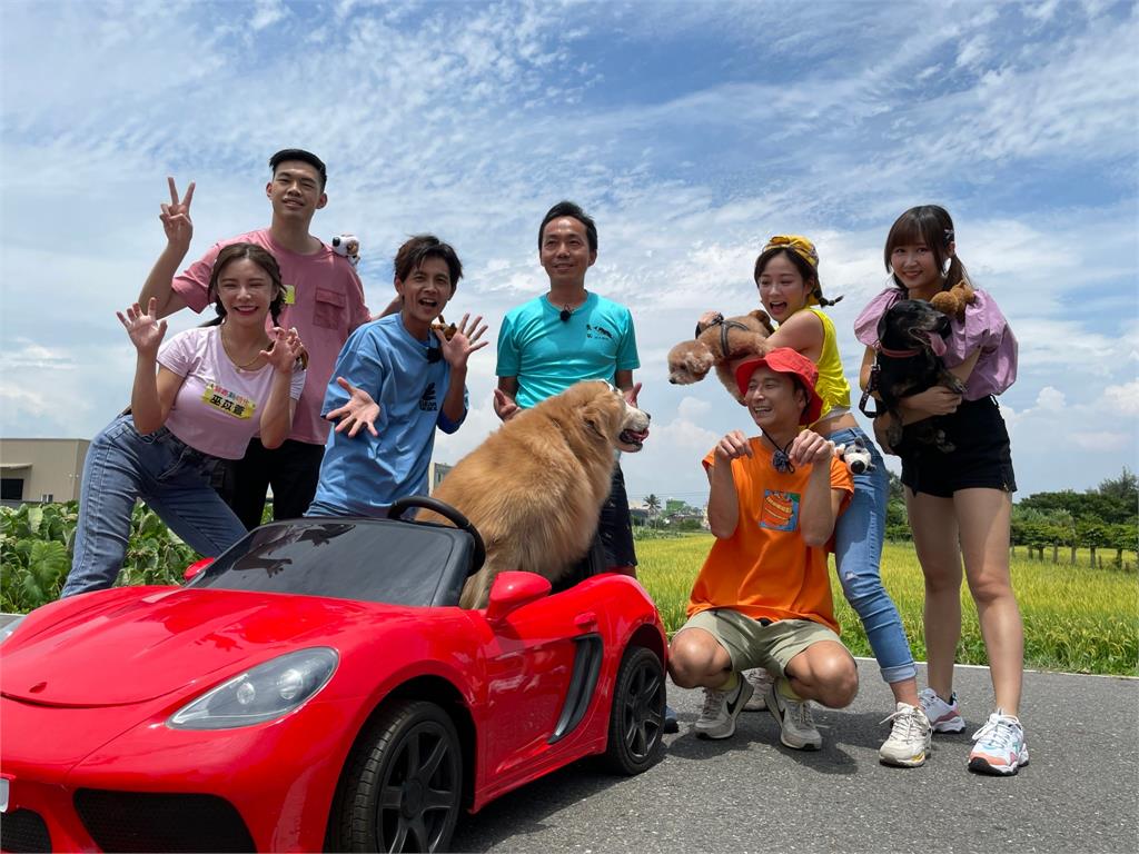 浩子首度公開愛犬「Jason」任何姿勢都難不倒他！「Jason」原來是阿翔扮演還咬陳大天的腿