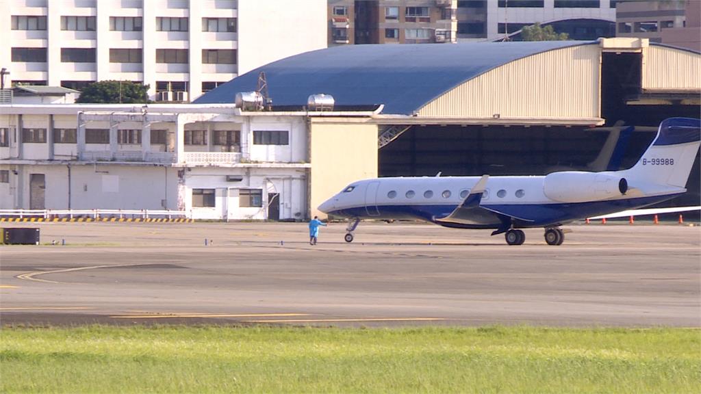 郭台銘批軍演害飛機不能過夜 立委:巨嬰壞習慣!對國安無知