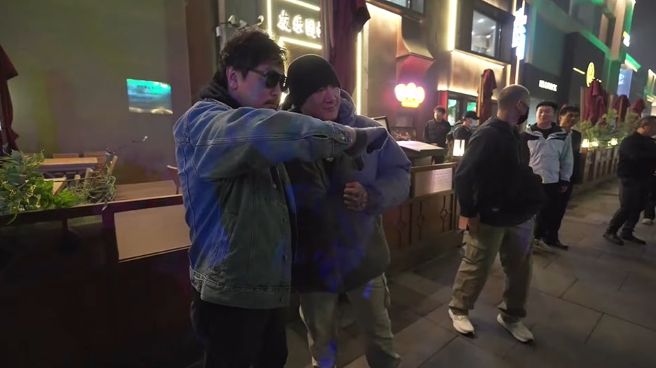 館長北京遭嗆「中國、台灣一邊一國」小粉紅喊報警!八炯74字神預言:還有大事發生