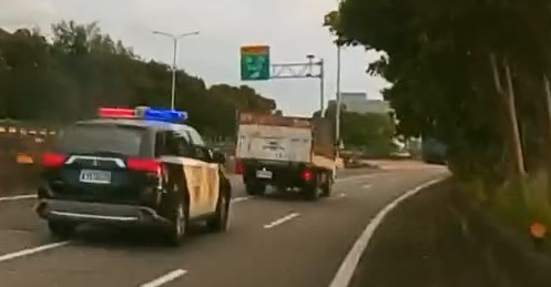 修車爆口角！男「開道具槍」恐嚇逃逸遭逮　同夥被起獲毒品