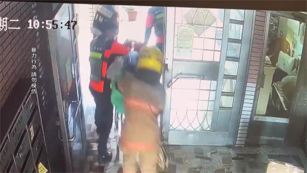 台南情侶吵架女友"被潑酸"   男友反鎖房間自殘送醫身亡