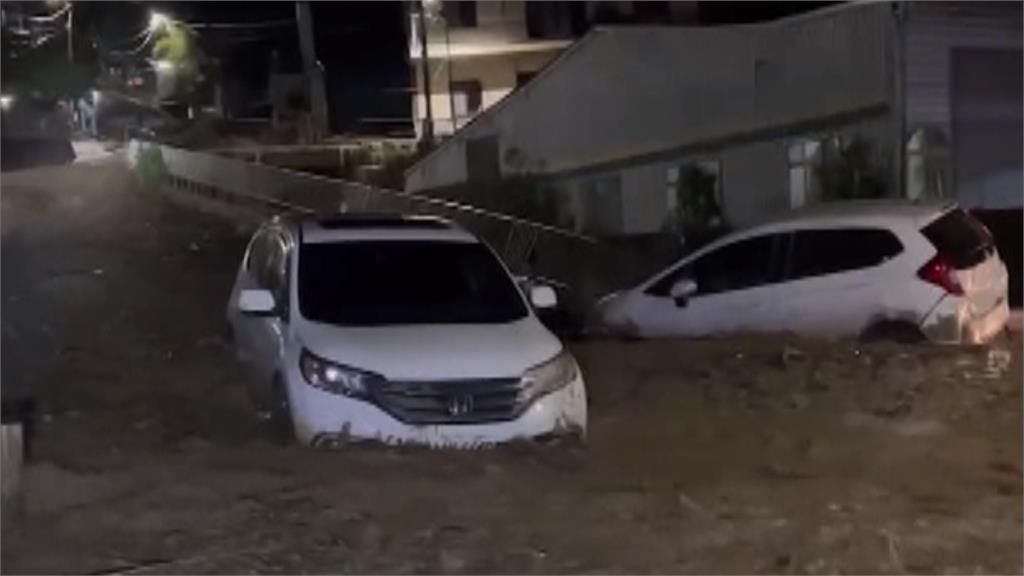 南投春陽部落車輛遭土石捲走！　大雨掏空台14線76k路基
