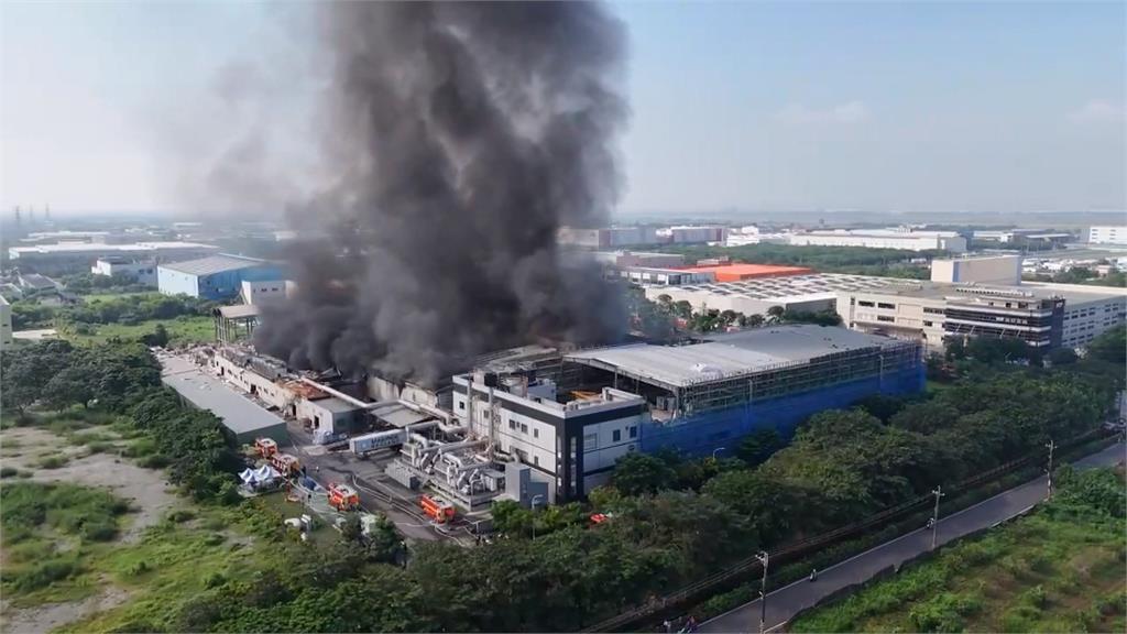 屏東球具工廠週五傍晚爆炸 重機具進駐開挖尋獲2員工遺體