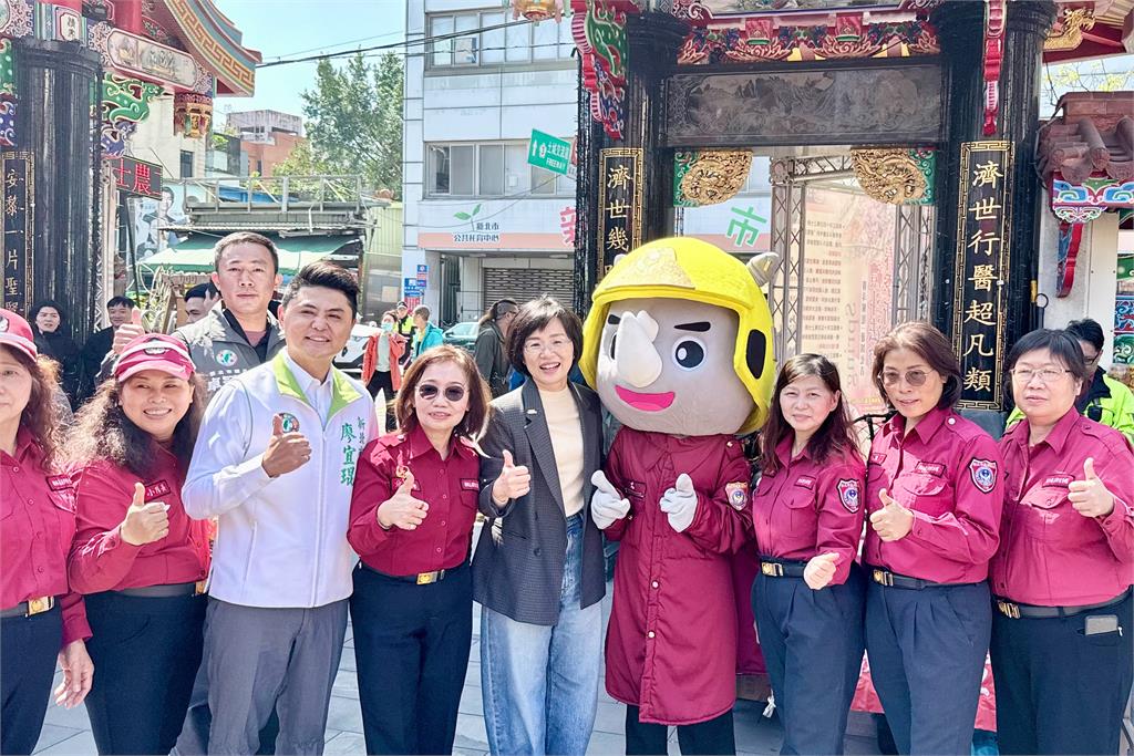 快新聞／李四川瓢蟲巴士政見爆「AI製圖」爭議　蘇巧慧：幕僚失誤不用太苛責