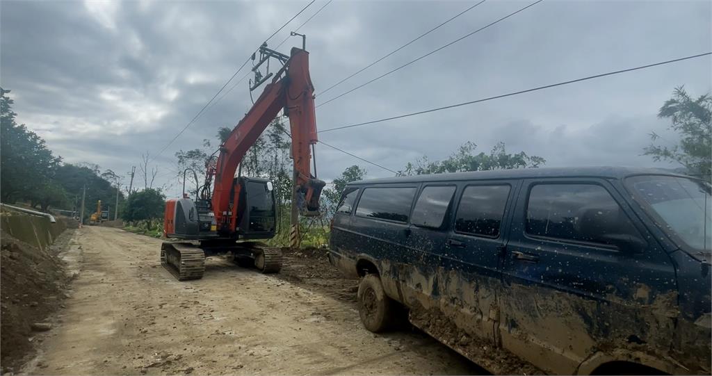 風災過後...花蓮玉里坪頂部落道路被阻斷　物資「無法運送」居民快斷糧！