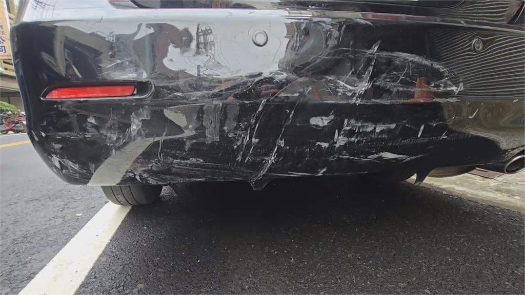 桃園轎車衝撞路旁2車7機車　婦被壓倒頭部受傷、駕駛稱閃車釀禍