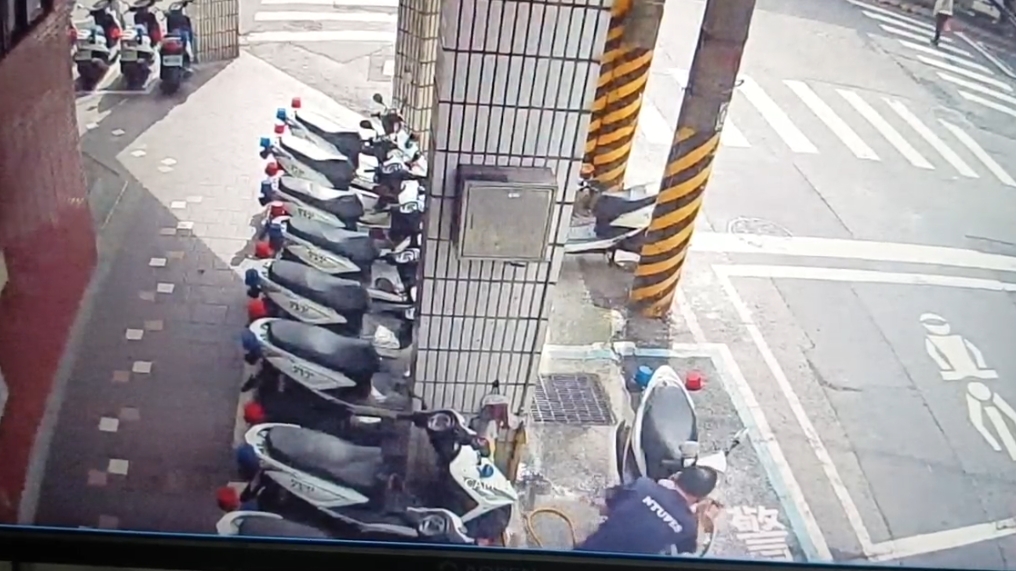 所長「機車抹手開舔」訓斥員警　基層怒製「1角色」酸：以為在玩寶可夢