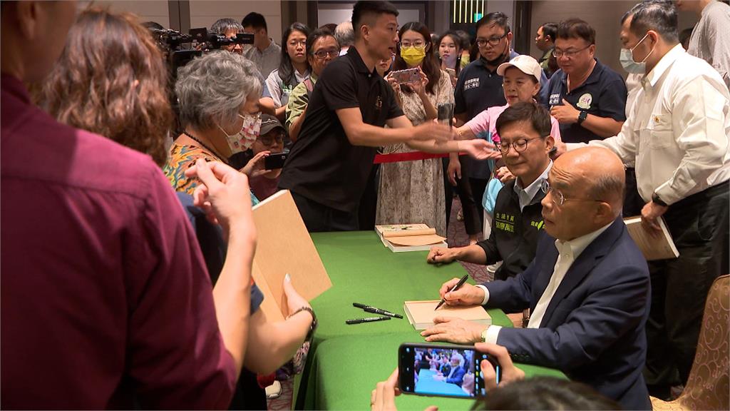 蘇貞昌台中簽書會 大力助選民進黨立委參選人