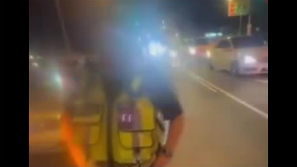 男扮警國道囂張攔車　全身警用裝備「這細節」被抓包