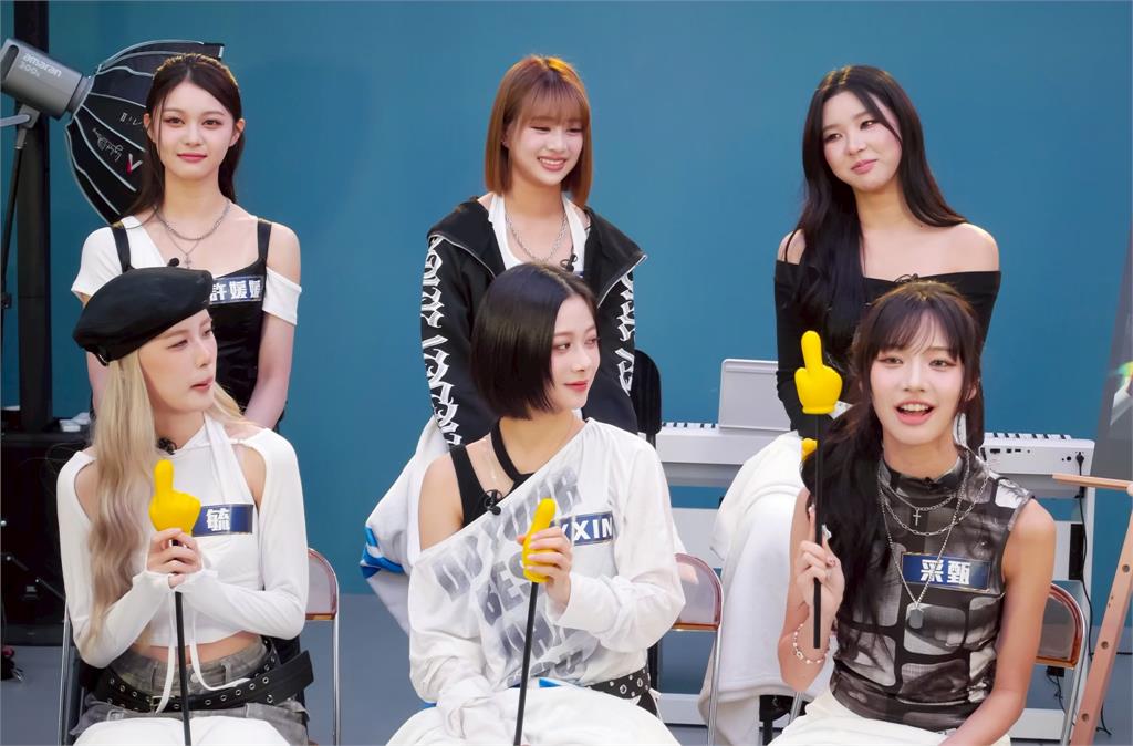 「幻藍小熊」采甄〈BADASS〉耍性感蹲下自稱「老了」!團長XXIN徒手抓蟑螂