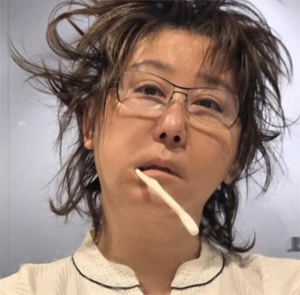 藍心湄「起床宿醉照」曝光…0偽裝「懟臉自拍」意外釣陳美鳳1句神回覆！