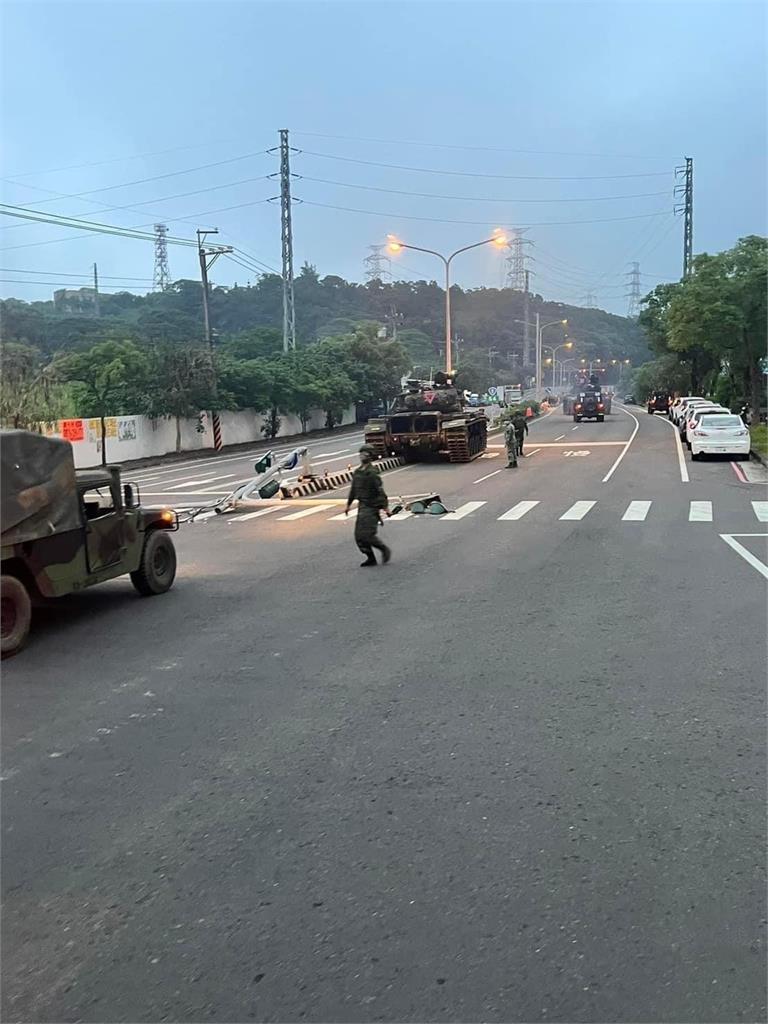 快新聞／CM11戰車撞上分隔島、號誌　六軍團致歉：檢討事故發生原因