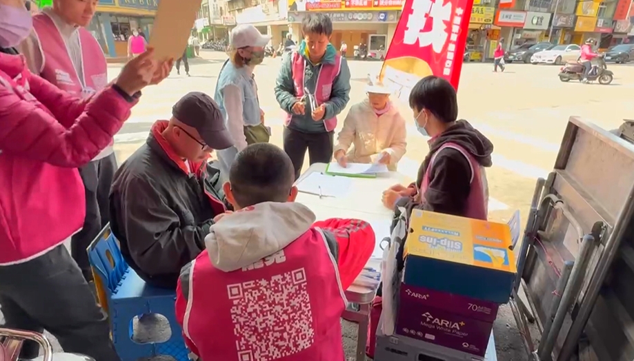 台中罷團很會!敲羅" "解顏"... 令旗羅列六藍委諧音名字