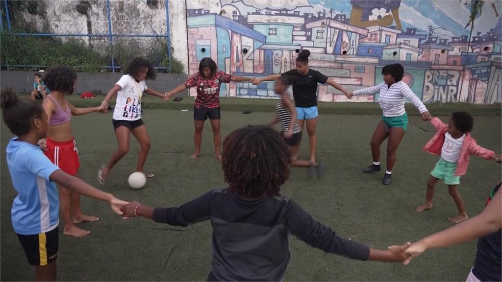 「街童世界盃」奪冠　巴西貧民女足隊踢出未來