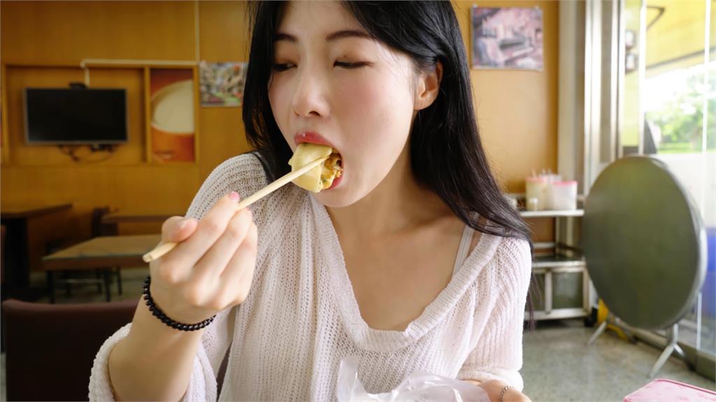 朴旻曙大啖高雄早餐!豆漿油條「一口吞」 光速清盤笑:越來越像台灣人
