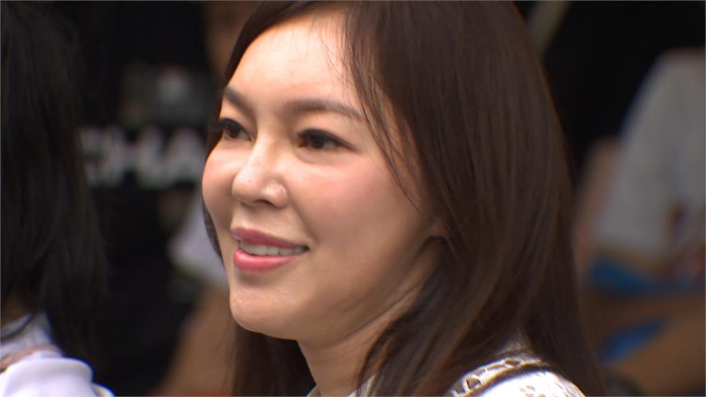 郭台銘霸氣寵妻 贈曾馨瑩2500張鴻海股票 市值破5.72億