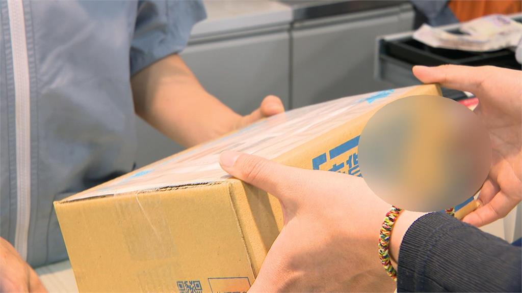 超商店員處理包裹「當球丟」　畫面曝光掀網怒：太誇張