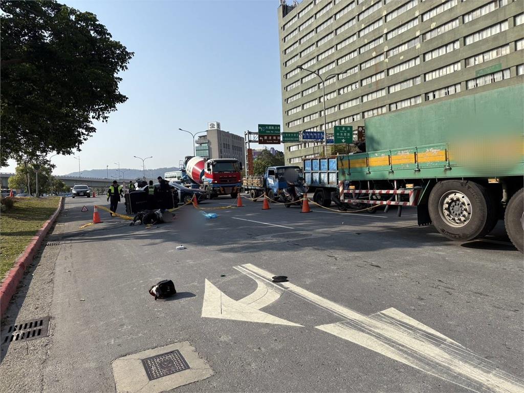 快新聞/驚悚!北投發生死亡車禍 大貨車碰撞機車當場輾斃騎士