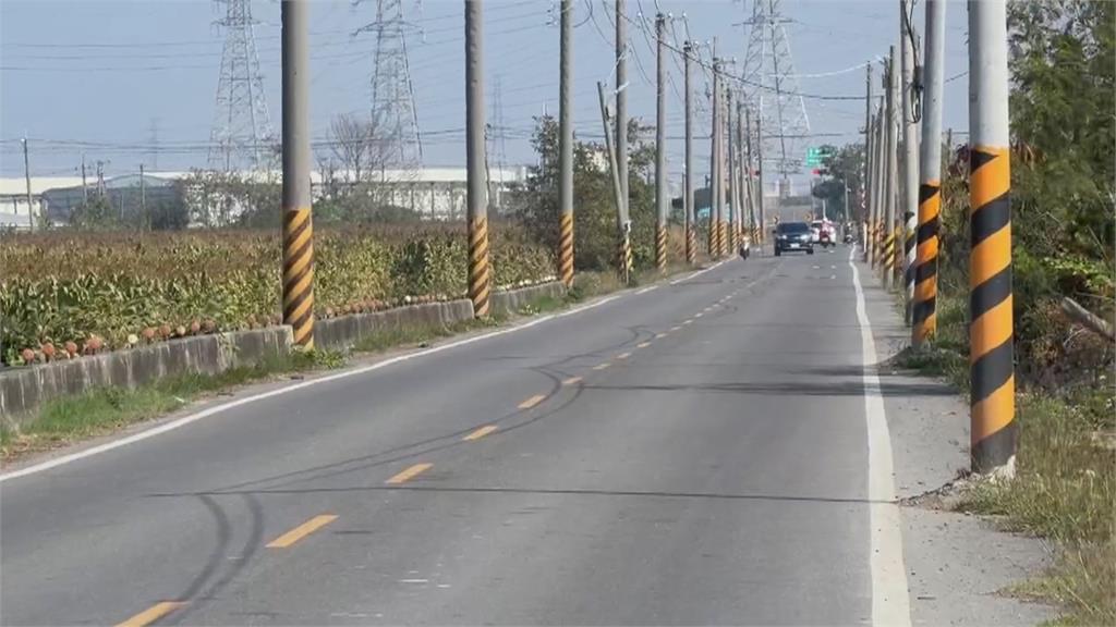 驚險一瞬間! 轎車險遭公車迎面撞上 駕駛駕壞