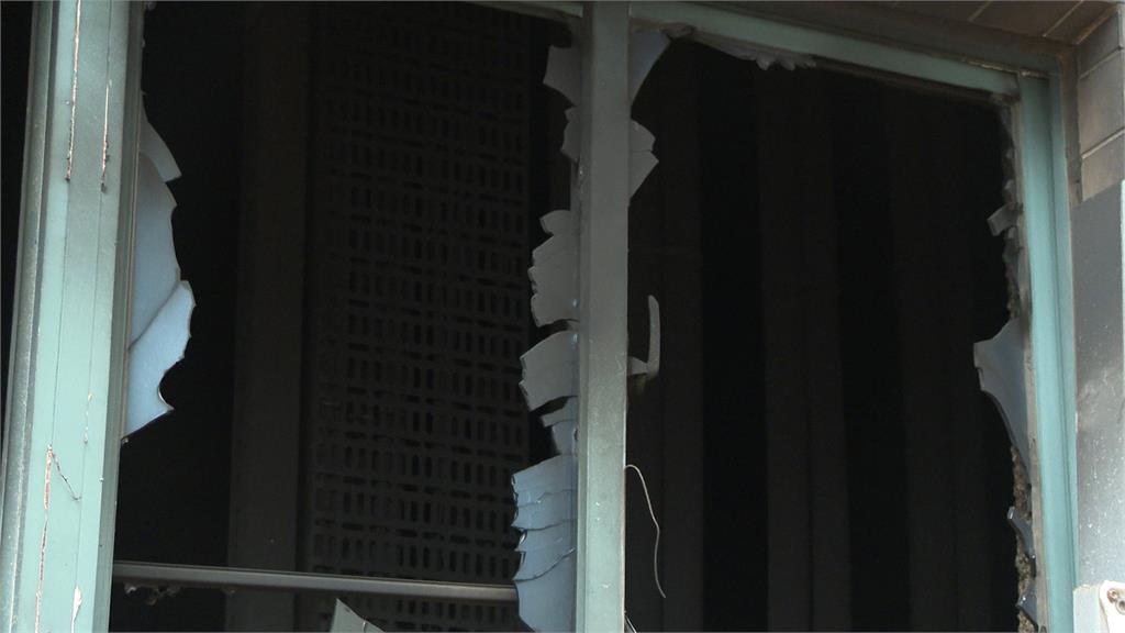 大安區巨響！北捷忠孝復興站變電站火警　大樓外牆焦黑磁磚噴飛