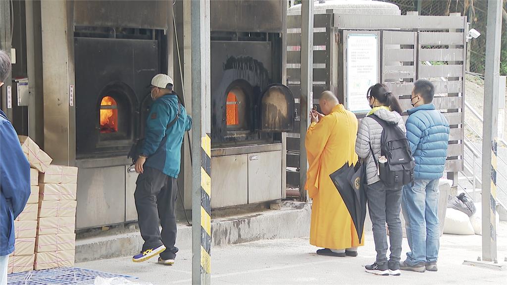 涉燒「庫錢」多收紅包！　北市殯儀館爆集體收賄　主嫌胡女聲押