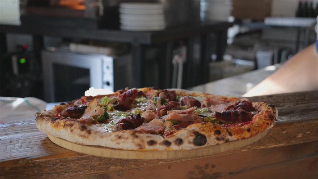 披薩花樣多！英國大玩奢華風　「魚子醬披薩」要價新台幣逾2千