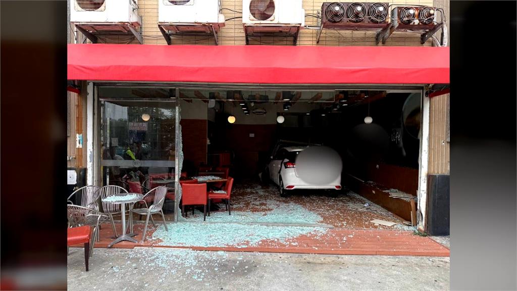 絕命終結站?苗栗車輛衝咖啡店 店內一顧客遭撞傷重不治
