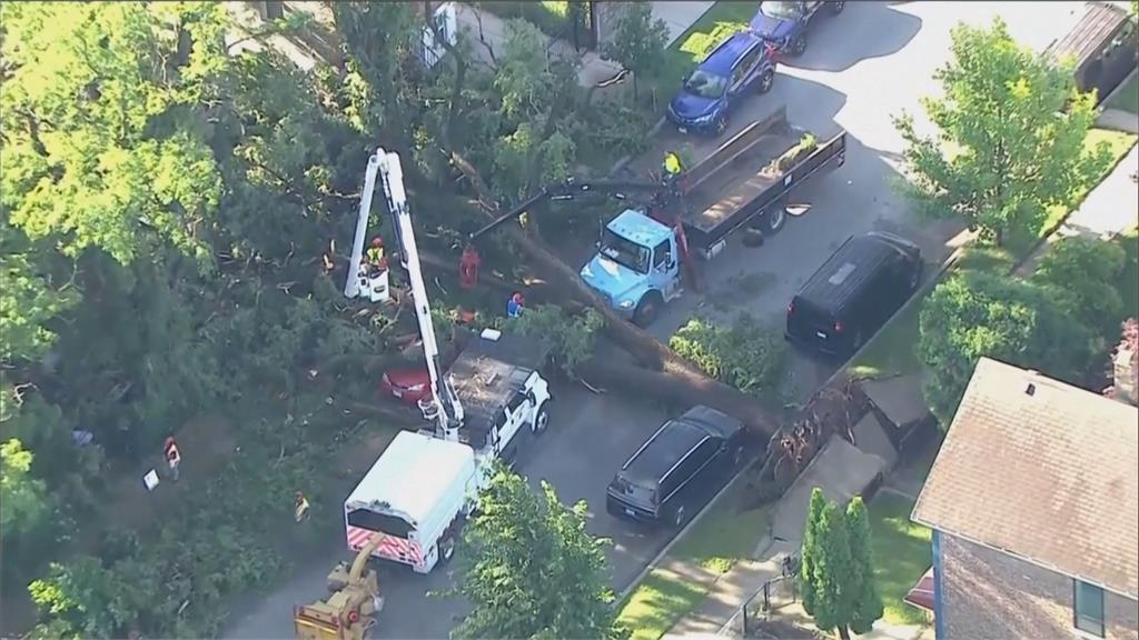 美國中西部致命龍捲風! 民宅四分五裂、至少1人遭樹壓死