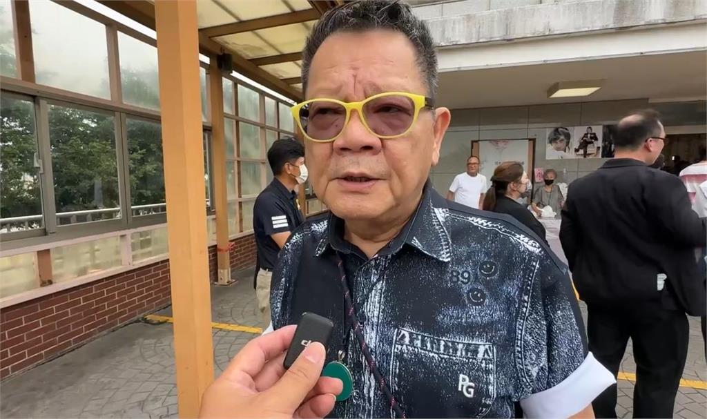 武打傳奇落幕！李小飛告別式　鄭進一動容送摯友最後一程