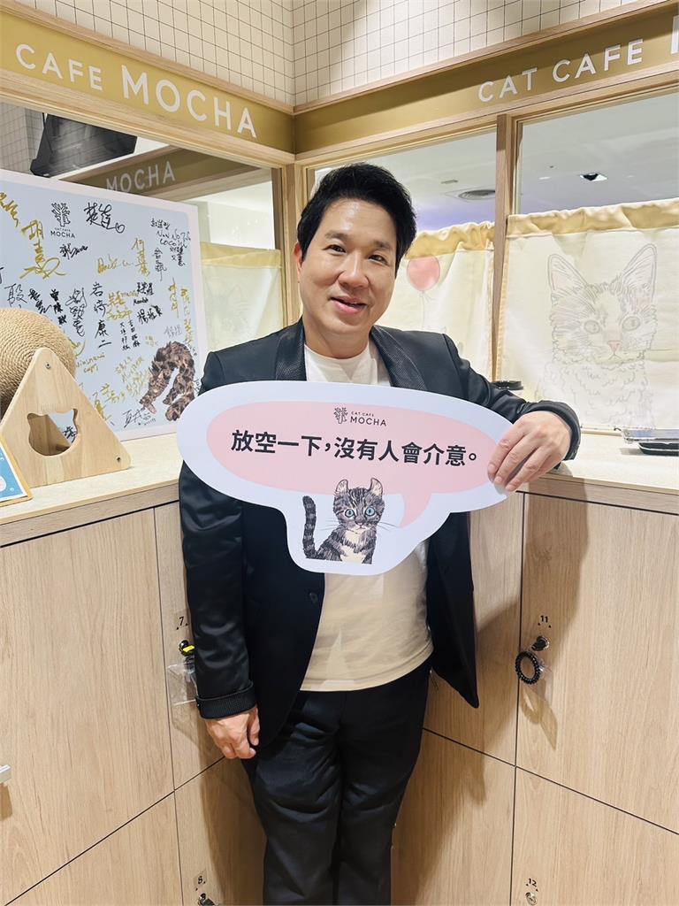 劉爾金夫婦攜手日系品牌!療癒貓咪咖啡廳開幕,眾星共襄盛舉