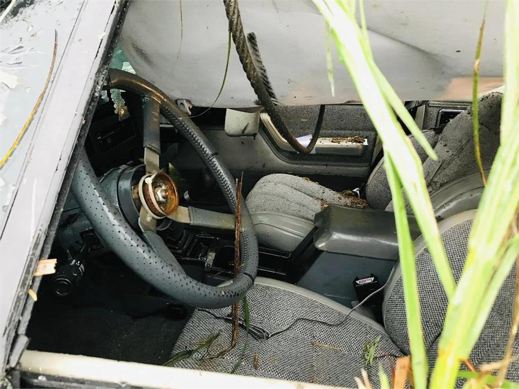 蕭閎仁爆嚴重意外「開車墜落百米山谷」　車體嚴重變形照片曝光