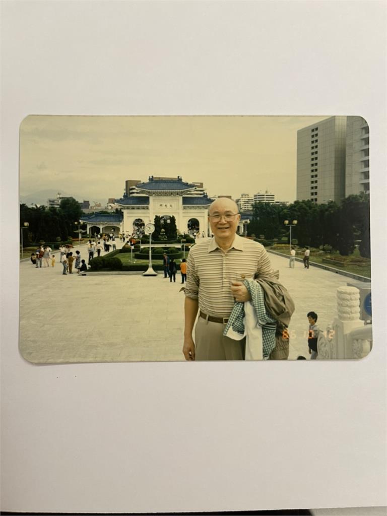 前總統府顧問陳土根辭世享耆壽97歲 律師陳玲玉撰文「爸爸的抽屜」緬懷