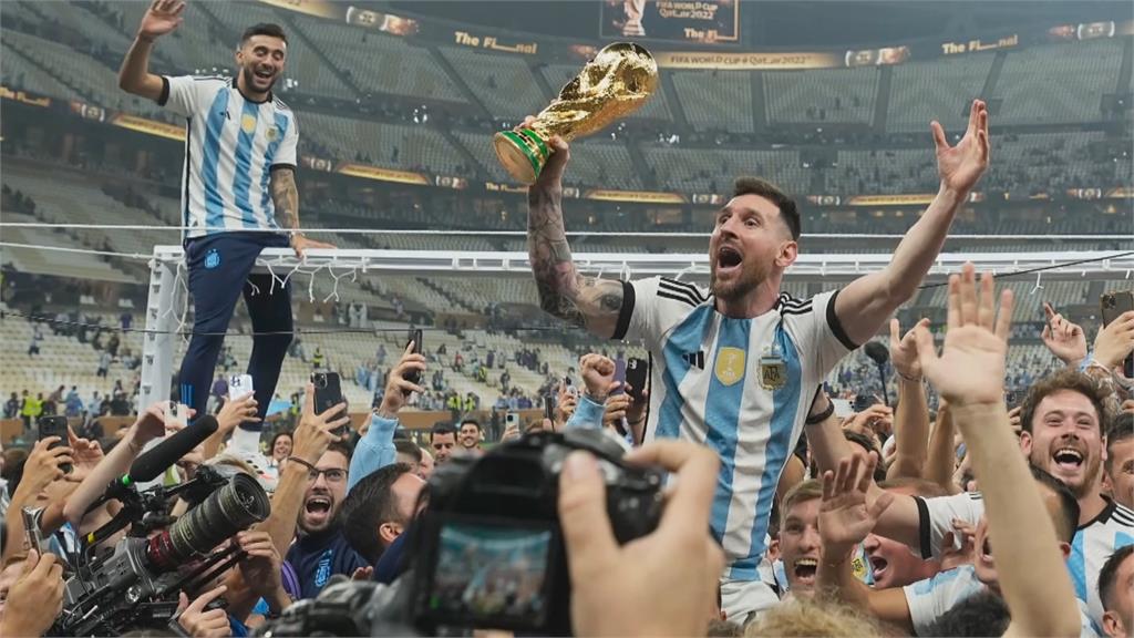 慶功！梅西帶世足金盃返阿根廷　政府宣布全國放假一天