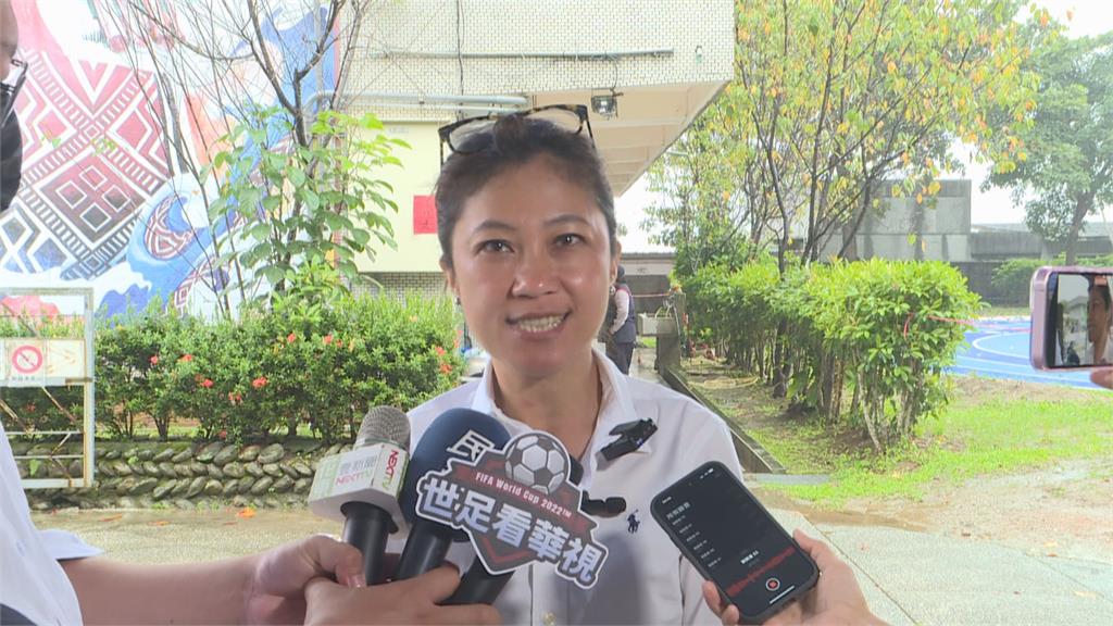 Kolas開心現身投票 徐榛蔚與傅崐萁牽手投票曬恩愛