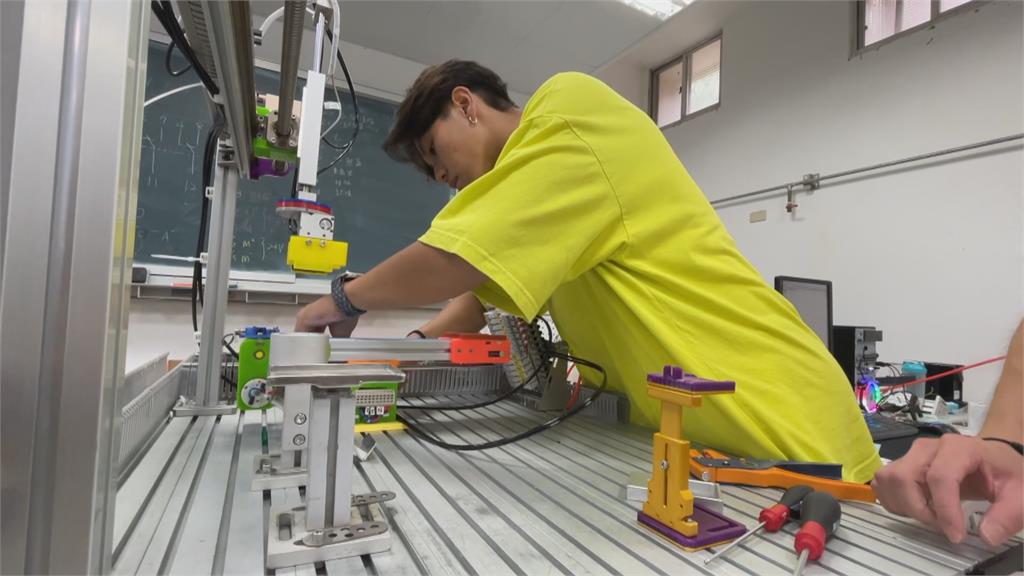 身兼足球及技藝競賽選手　花蓮高農那庭維奪全國技藝競賽金手獎