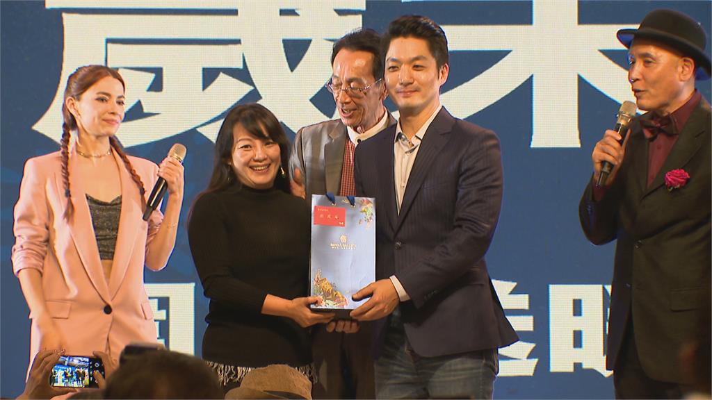 演藝工會歲末尾牙 資深演藝人齊聚展歌喉