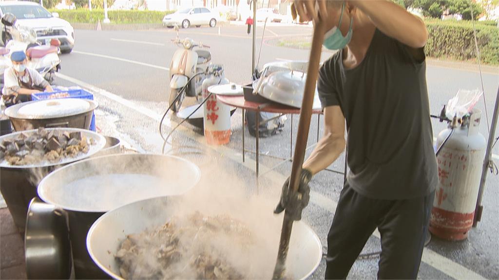 東港限定！滿月送「鮪魚油飯」　蝦猴爆蝦油飄獨特香氣