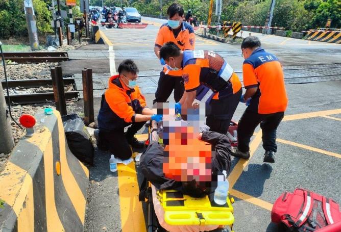 快新聞／台鐵驚傳平交道事故　男騎腳踏車遭撞「腿骨折」緊急送醫